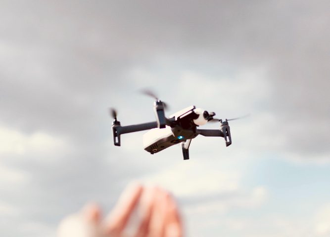 un drone dans le ciel