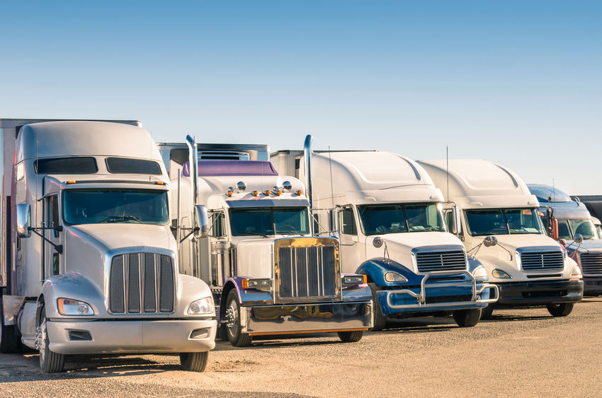 des camions alignés