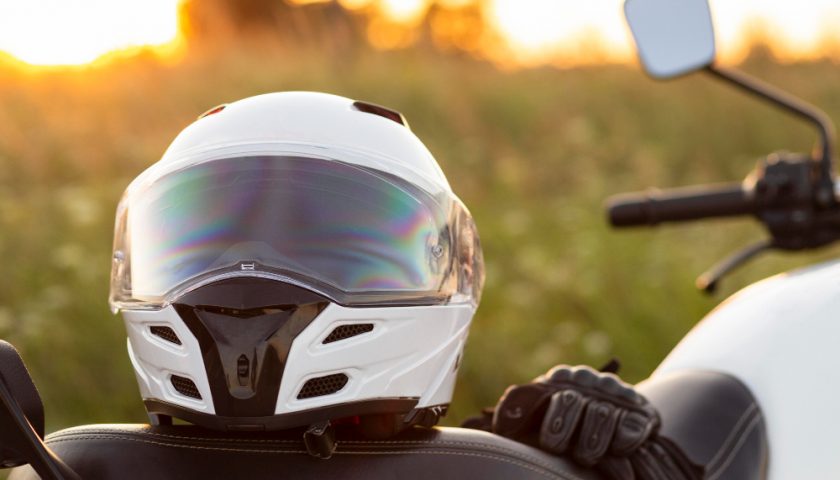 équipements de moto sur une moto